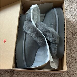 Ugg disquettes only worn inside some! Just too small for me.